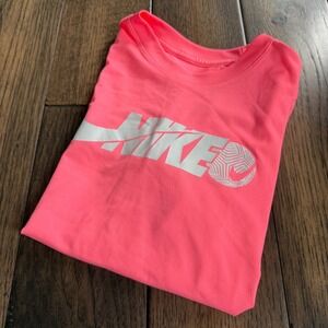 Nike NWT Kids Dri-FIT Training Tee Short Sleeve Pink Graphic T-Shirt M
